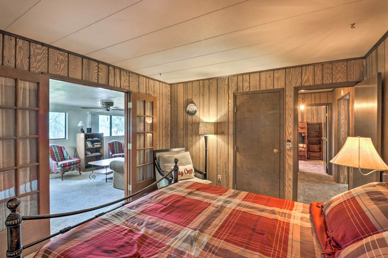Bedroom 2, Show Low Cabin w/ Fire Pit: Near Hiking!, Navajo