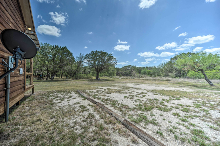 Others 5, 2 Rustic Cabins w/ Porches on Remote Ranch!, Uvalde