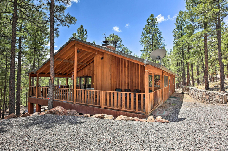 Serene Greer Cabin with Grill about 12 Mi to Skiing!, Apache
