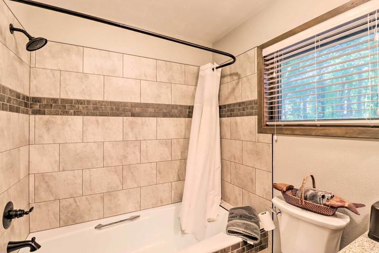 Bathroom 4, Riverfront Retreat w/ Fire Pit: Fish & Hike!, Cleburne
