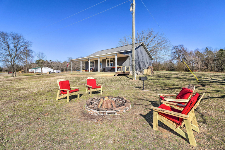 Others 5, Greers Ferry Retreat w/ Deck & Stocked Pond!, Cleburne