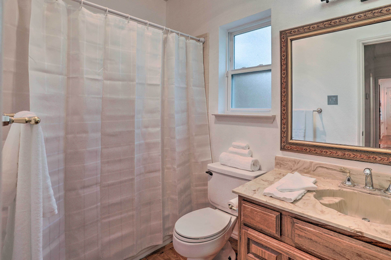 Bathroom, Modern Carrollton Home - Private Pool & Grill, Denton