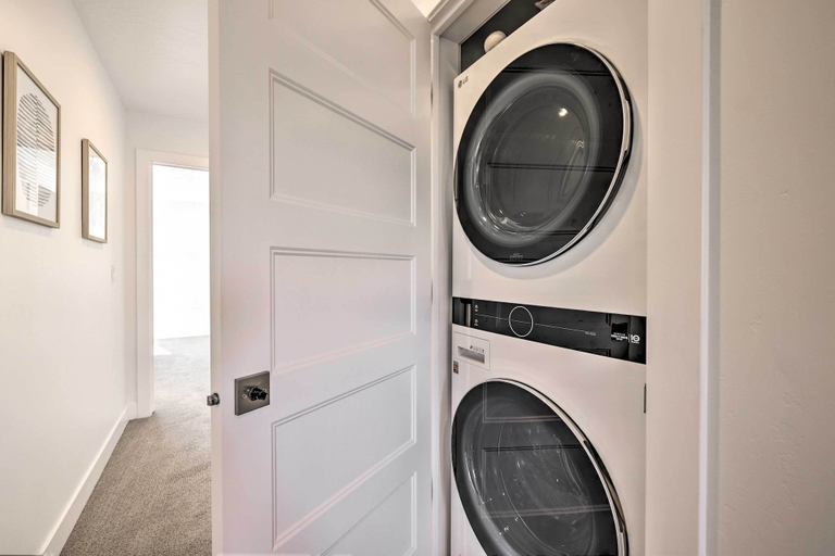 Bathroom 4, Spacious St. George Townhome w/ Grill & Views!, Washington