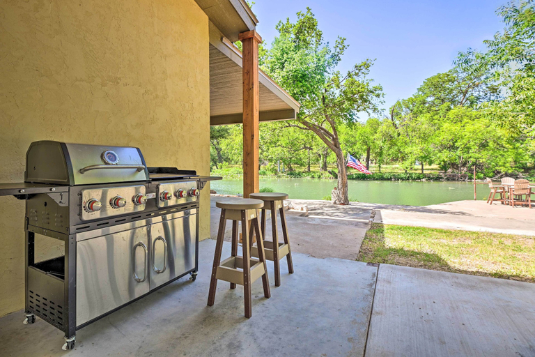Food & Drinks, Spacious Christoval Home With Riverfront Oasis!, Tom Green