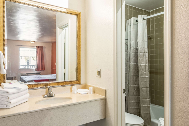 Bathroom 4