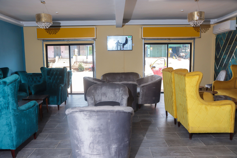 Others 5, LIEBE HOTEL, Mfoundi