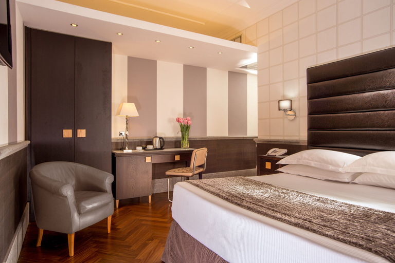 Bedroom 2, Royal Court, Roma