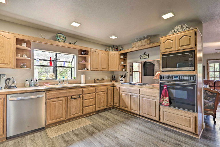 Others 4, Modern Strawberry Cabin w/ Hammock, Deck, Fire Pit, Gila