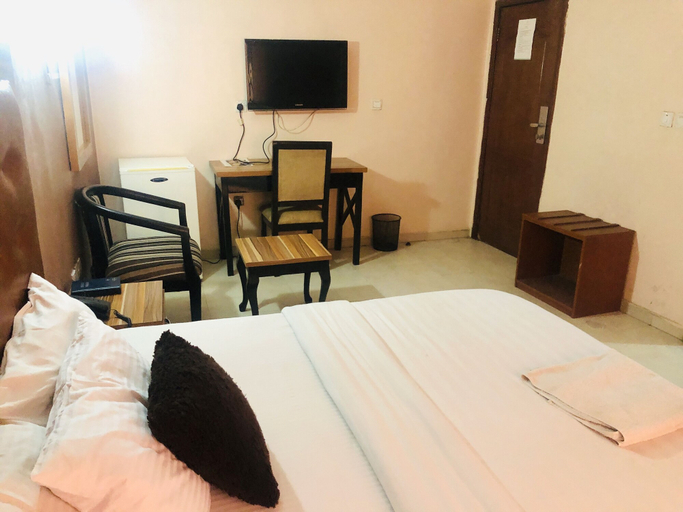 Bedroom 4, Silver Grandeur Hotel, Mushin