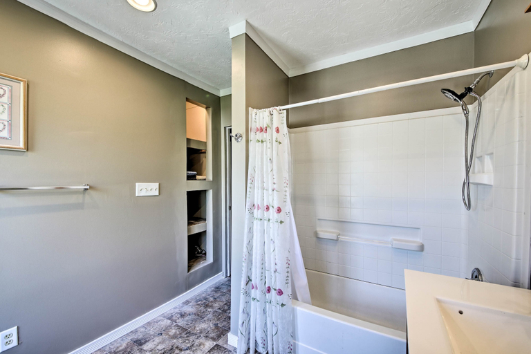 Bathroom 3, The Junction: Victorian Home in Quaint Fortville!, Hancock