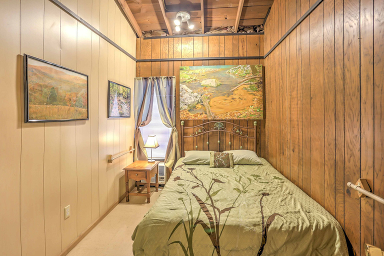 Bedroom 2, Enormous Mountaintop Marble Falls Home W/fire Pit!, Newton