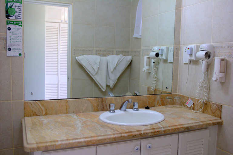 Bathroom 5, Dover Beach Hotel