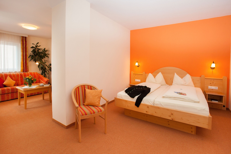 Bedroom 2, Brauerei Gasthof Engel, Ravensburg