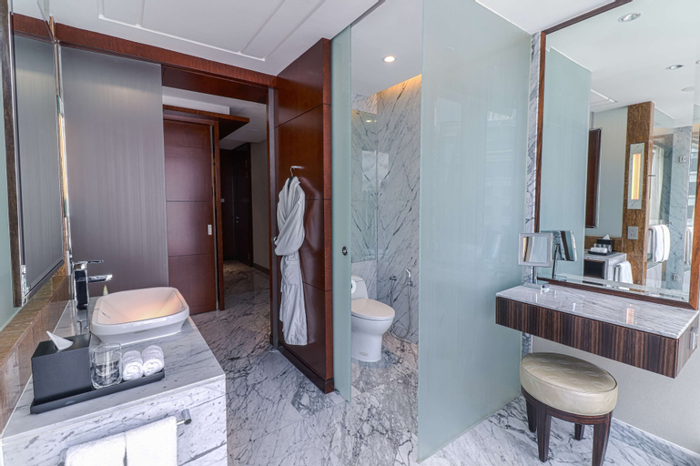 Bathroom 16