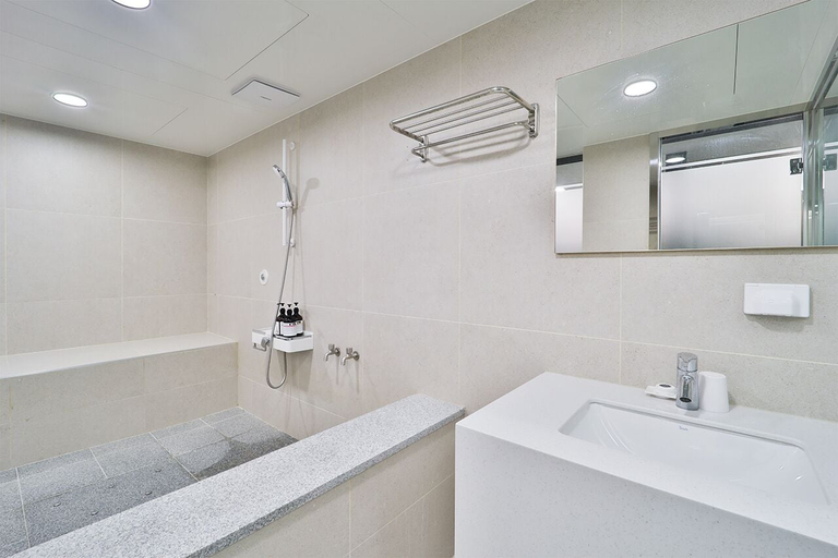 Bathroom 3, Busan Seomyeon YTT Hotel, Busanjin