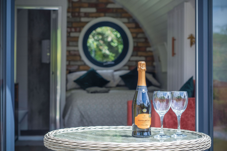 Food & Drinks, Woody's - 1 Bedroom Pod - Cold Inn, Pembrokeshire