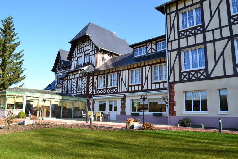 Exterior & Views