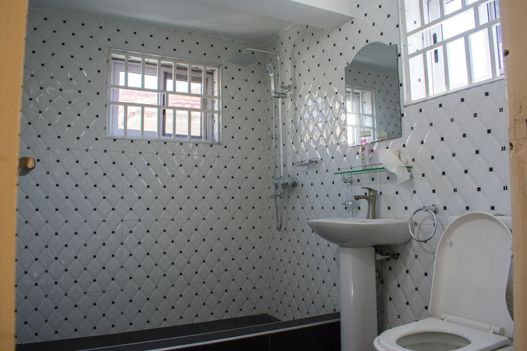 Bathroom 3, Brannic Lodge - Hostel, Accra