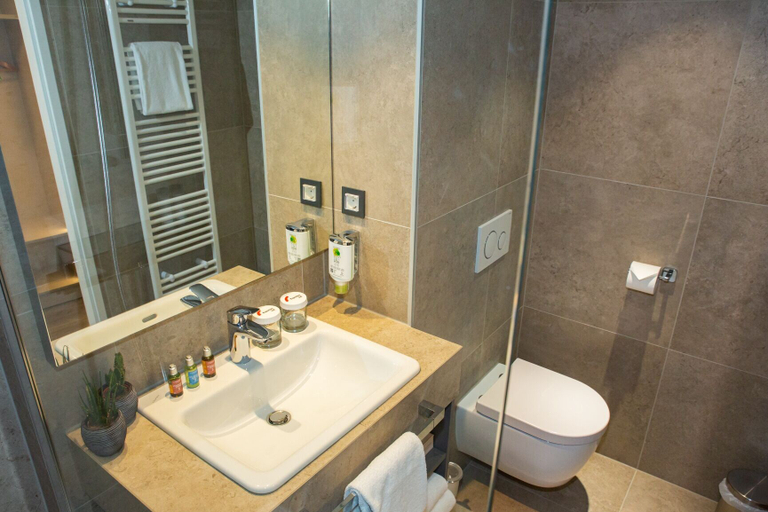 Bathroom 5, Hotel Kapuziner Hof, Biberach