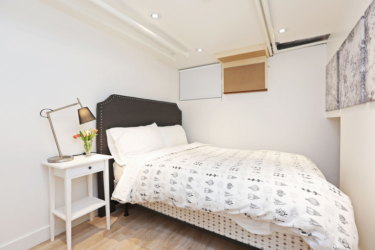 Bedroom 2, Applewood Suites - Executive Basement, Toronto