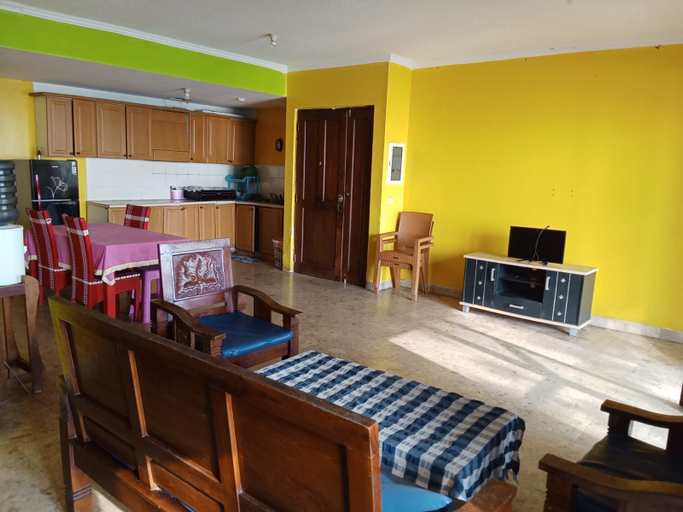 Others 2, 3BR South Carita Condominium By UJ, Serang