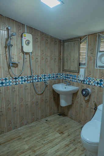 Bathroom 3, Apinya Resort Bangsarey, Sattahip