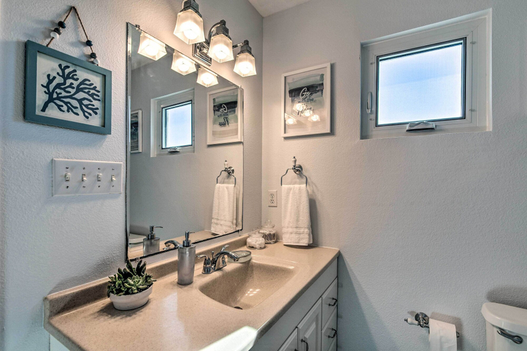 Bathroom 4, Pet-friendly Galveston Home - Walk to Beach!, Galveston
