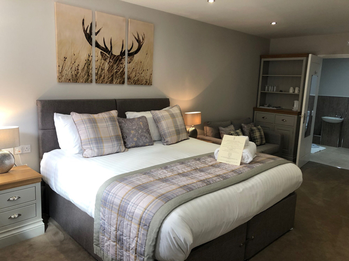 Bedroom 3, De Courceys Manor Cottages, Cardiff