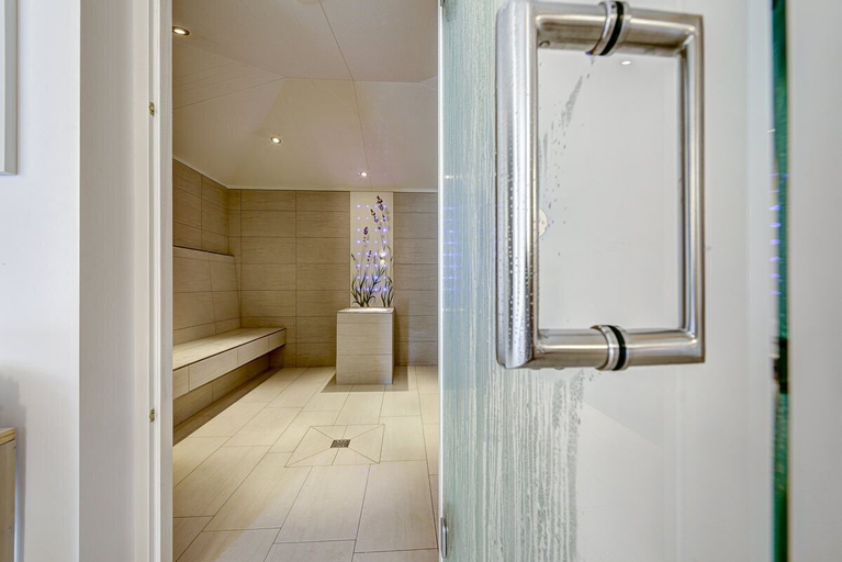 Bathroom 4, Spa-Hotel DAS SCHÄFER, Bludenz