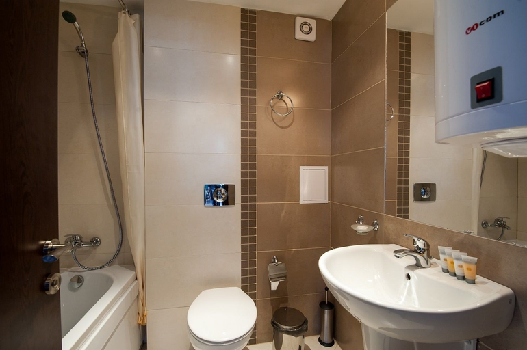 Bathroom 4, Cornelia Deluxe Residence, Razlog