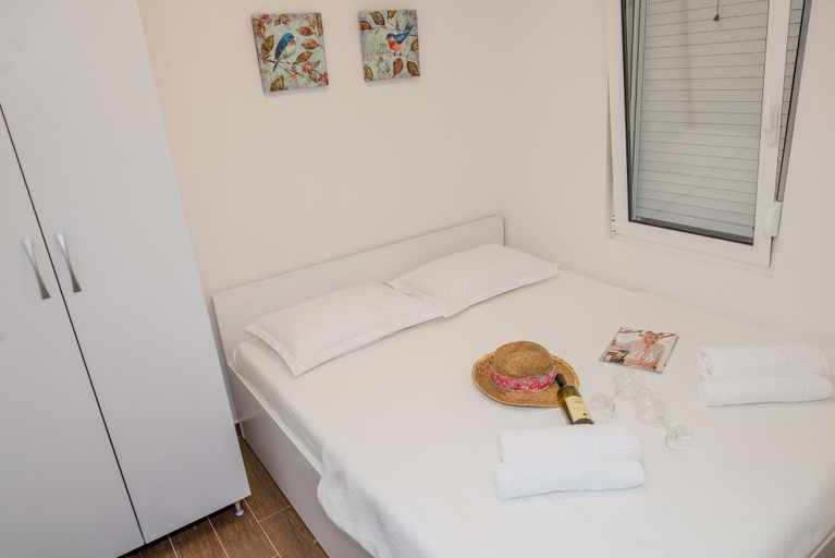 Bedroom 3, Apartments Tina