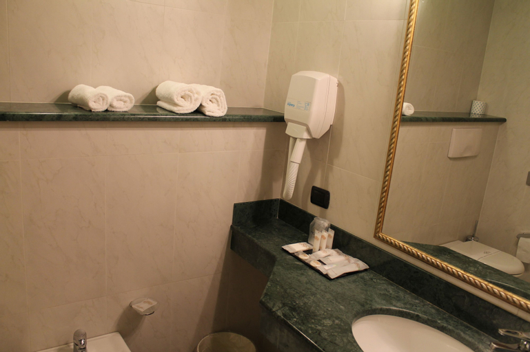 Bathroom 9