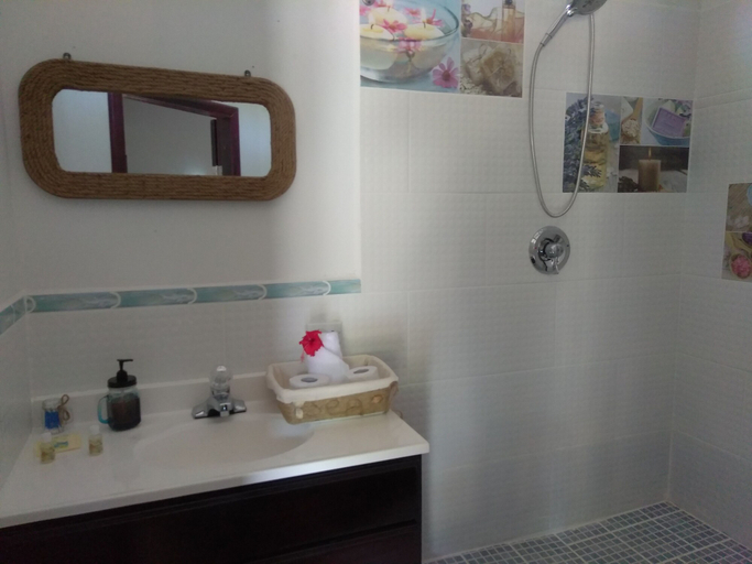 Bathroom 4, Sea Side Chateau