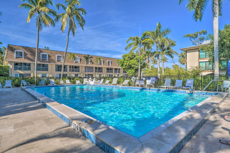 Sport & Beauty 3, Condo w/ Pool Access: Walk to Shopping & Beach!, Collier