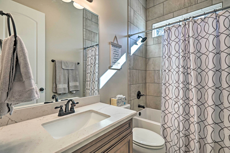 Bathroom 3, Flagstaff Oasis w/ Hot Tub - 3 Mi to Downtown!, Coconino