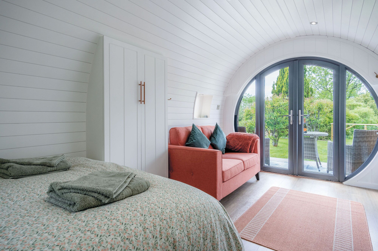 Bedroom, Woody's - 1 Bedroom Pod - Cold Inn, Pembrokeshire