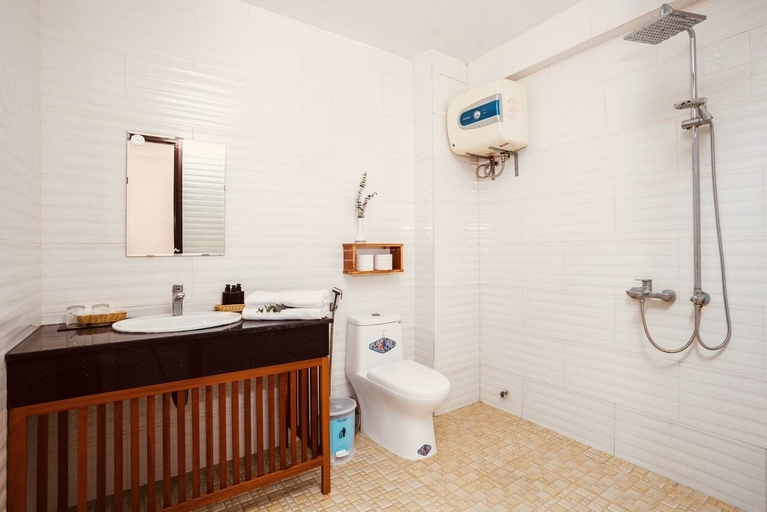 Bathroom 3, An Hien Homestay Hoi An, Da Nang
