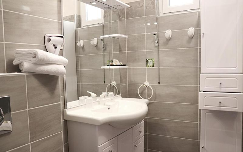 Bathroom 4, Grand Hôtel de Bourbon-Lancy, Saône-et-Loire