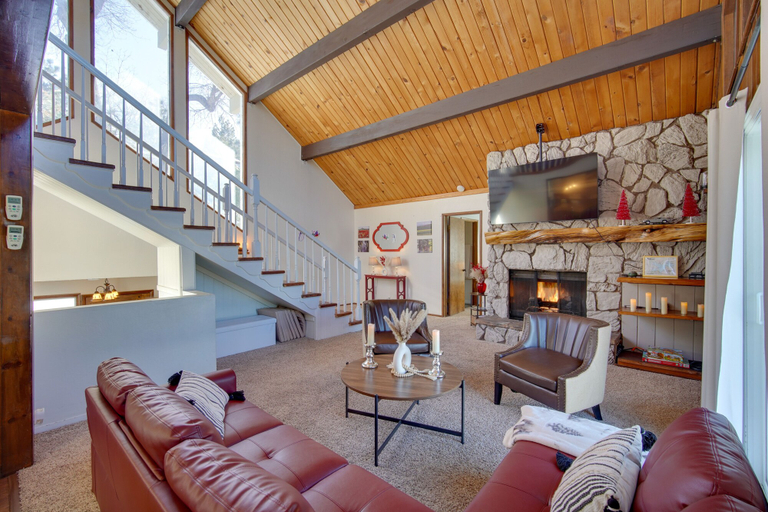 Others 1, Lake Arrowhead Vacation Home w/ Decks & Grill!, San Bernardino
