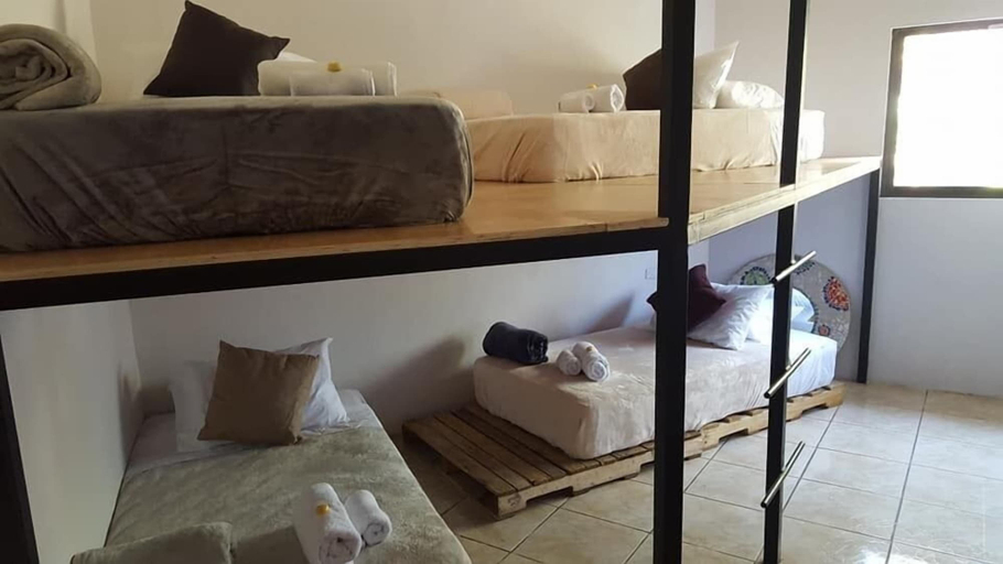Bedroom 4, OutBox Inn, Puntarenas