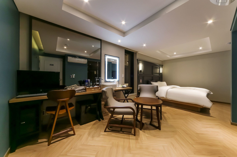Bedroom 12