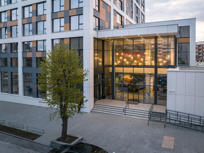 Exterior & Views