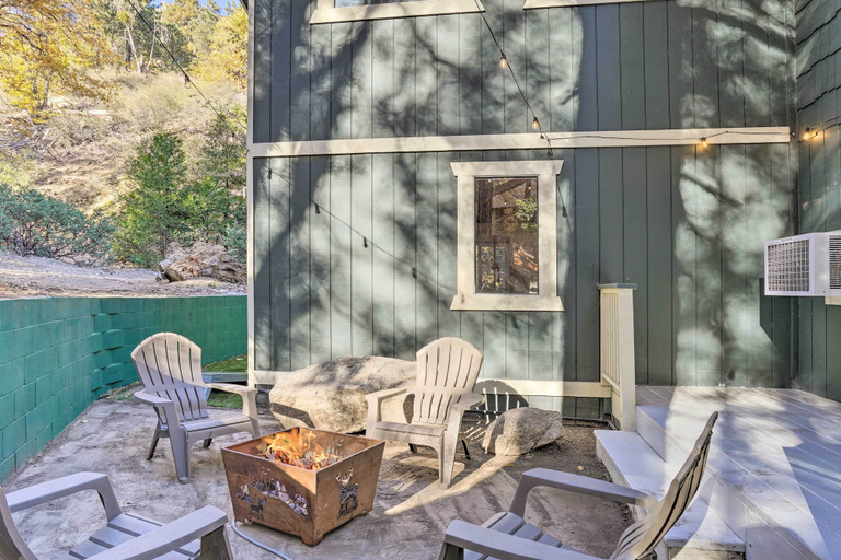 Others 5, Bright 'coco's Cottage' Getaway w/ Indoor Swing!, San Bernardino