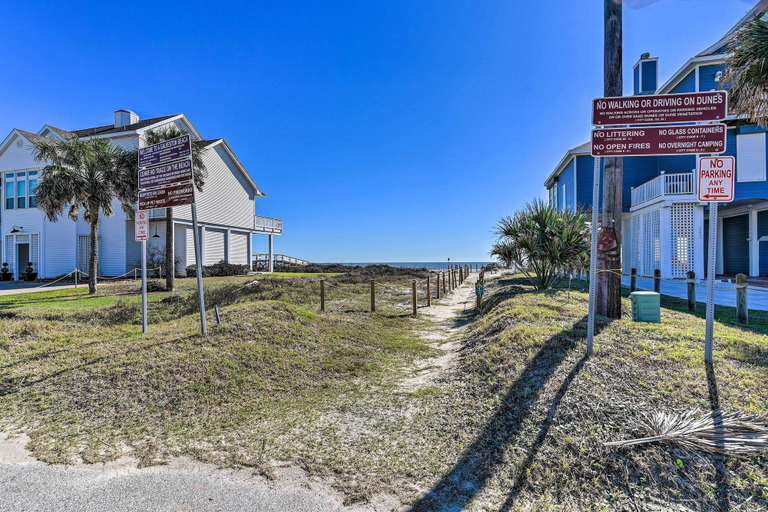 Exterior & Views 2, Pet-friendly Galveston Home - Walk to Beach!, Galveston