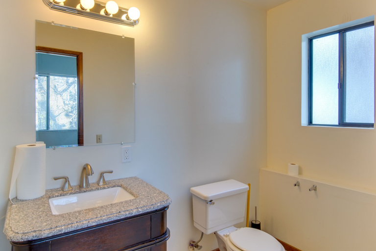 Bathroom 4, Lake Arrowhead Vacation Home w/ Decks & Grill!, San Bernardino