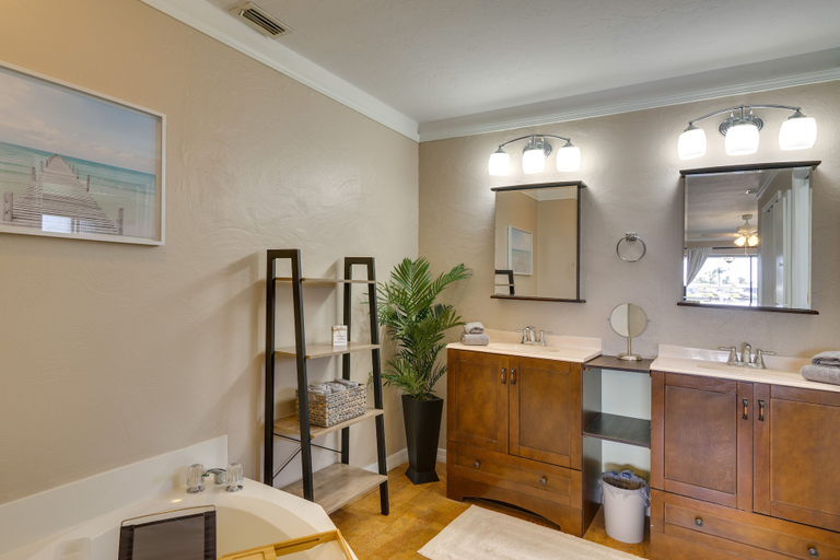 Bathroom 4, Waterfront Cape Coral Home w/ Pool & Gulf Access, Lee