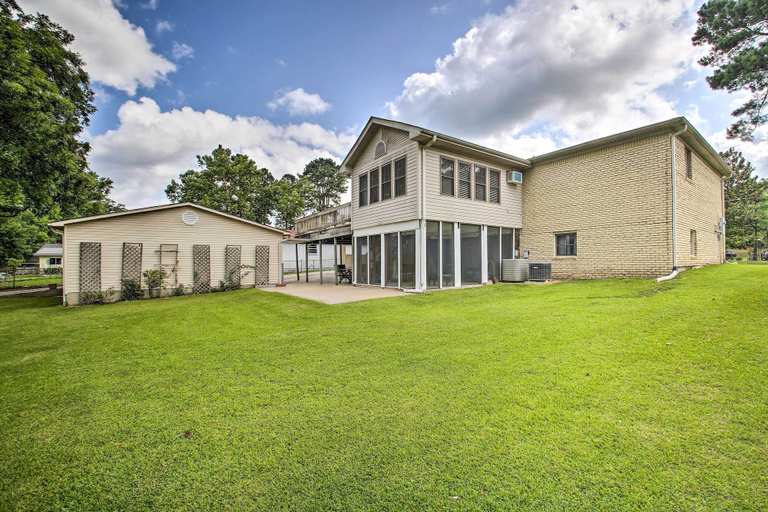 Exterior & Views 2, Treasure Isle Riverfront Home: Pets Welcome!, Garland