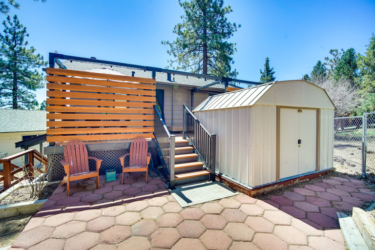 Others 5, Bright Big Bear Cottage w/ Fire Pit: 3 Mi to Lake!, San Bernardino