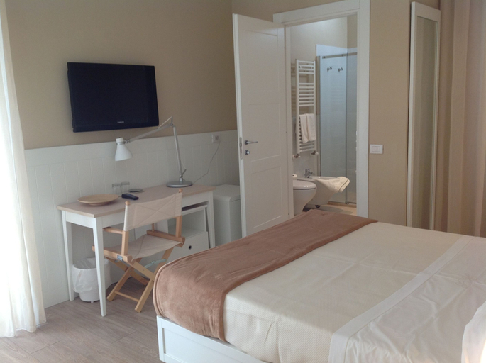 Bedroom 3, Hotel Bristol, Rimini
