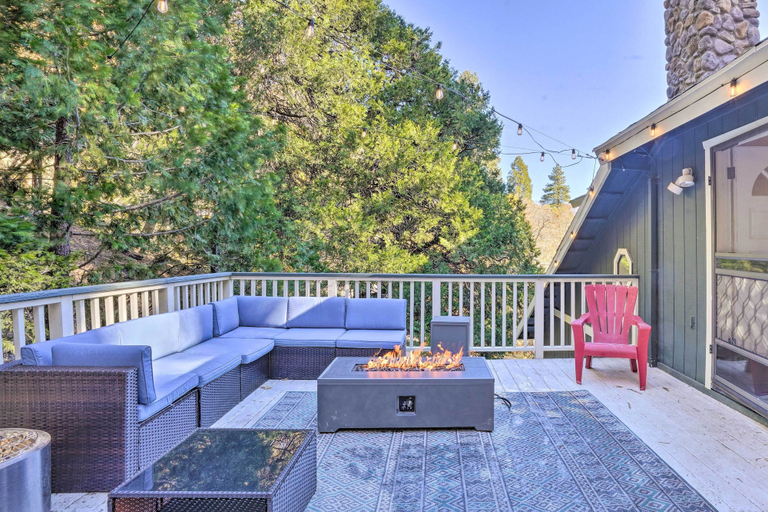 Others 1, Bright 'coco's Cottage' Getaway w/ Indoor Swing!, San Bernardino